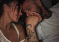 Ποιος γνωστός Έλληνας «ανέβασε» στο instagram γυμνόστηθη φωτογραφία της συντρόφου του