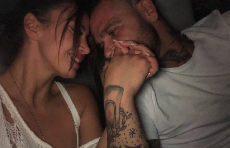 Ποιος γνωστός Έλληνας «ανέβασε» στο instagram γυμνόστηθη φωτογραφία της συντρόφου του