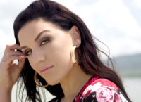 Ιουλία Καλλιμάνη: Μετά από το “The Voice” ανάβει “Φωτιές”