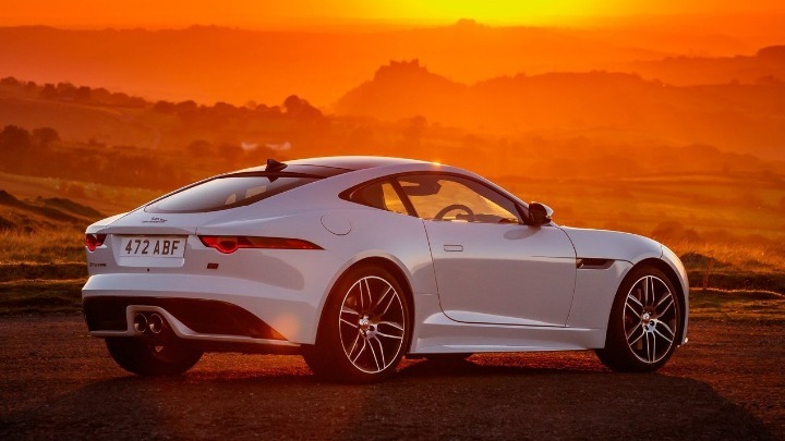 Jaguar: Γιορτάζει τα 70 χρόνια με την F-Type Checkered Flag Special Edition