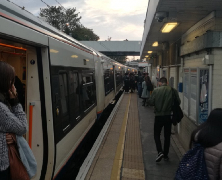 Λονδίνο: Επίθεση με μαχαίρι σε σταθμό τρένου