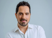 Μάκης Δημάκης: Το νέο του τραγούδι με τίτλο “Ζήσε εκεί που ονειρεύεσαι”