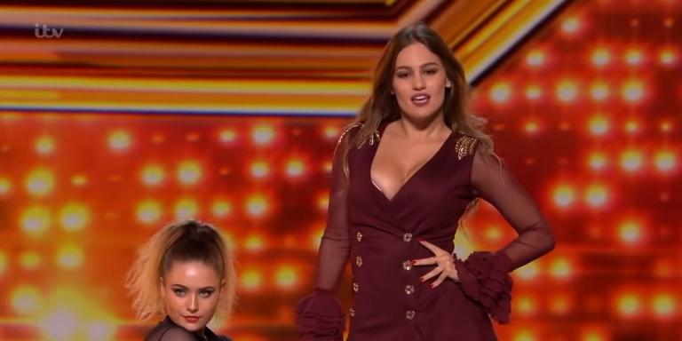 Αθηνά Μανουκιάν: Η Ελληνίδα που “μάγεψε” τους κριτές του βρετανικού X Factor (vid)