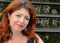 Ελπίδα Μηναδάκη: “Στο Ταξίδι της Κόκκινης Ομπρέλας” τα παιδιά θα κατανοήσουν την αξία της τέχνης και της φιλίας