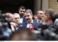 Κυριάκος Μητσοτάκης: Στο Αστυνομικό Τμήμα Ομονοίας μετά την επίθεση αγνώστων (pics)