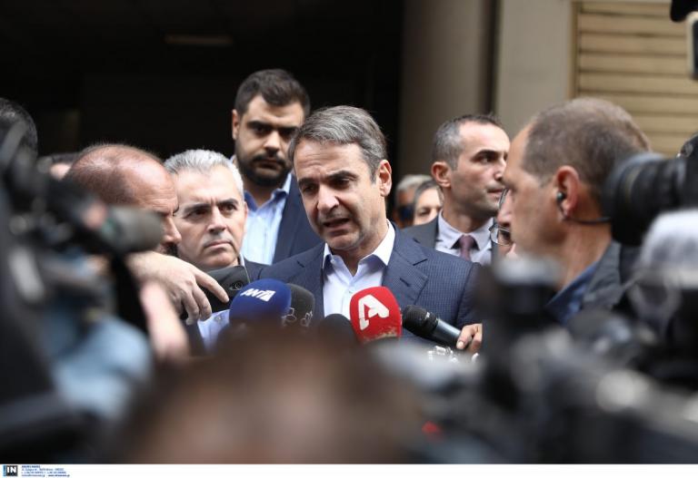 Κυριάκος Μητσοτάκης: Στο Αστυνομικό Τμήμα Ομονοίας μετά την επίθεση αγνώστων (pics)
