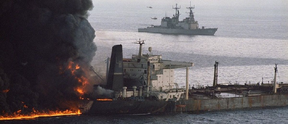 Εκρήξεις στον Κόλπο του Ομάν: Βρέθηκε εκρηκτικός μηχανισμός σε ένα από τα δύο τάνκερ