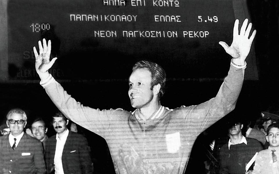 Χρήστος Παπανικολάου: Ο Έλληνας αθλητής που έγραψε ιστορία με το πρώτο παγκόσμιο ρεκόρ