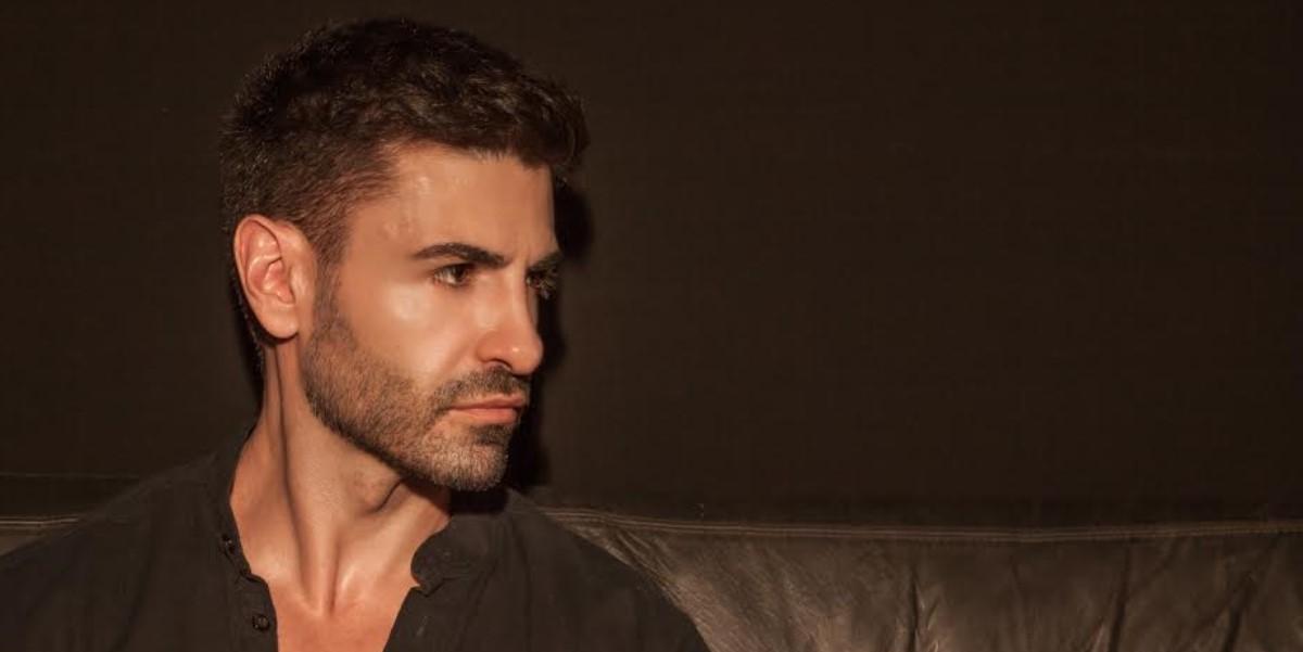 Παναγιώτης Πετράκης: «Ο ρομαντισμός είναι  το γλυκό ποτήρι κρασί το οποίο σου μαλακώνει την καρδιά!»