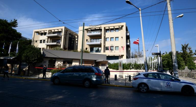 Ρουβίκωνας: Ανέλαβε την ευθύνη για την επίθεση στην πρεσβεία του Καναδά (pics)