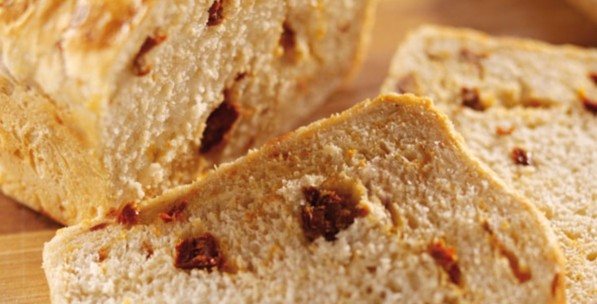 Η συνταγή της ημέρας: Ψωμί με λιαστές ντομάτες, θυμάρι και ανθότυρο