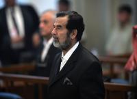 Σαντάμ Χουσεΐν: Η μέρα που ξεκίνησε η δίκη που τον οδήγησε σε απαγχονισμό – Ο βίος και η πολιτεία του