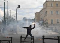 Επεισόδια Σύνταγμα: Ένταση και χημικά σε πορεία μαθητών