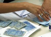 Κως: Ηλικιωμένη έδωσε 15.000 ευρώ σε αστυνομικό για να “πειράξει” την ταυτότητά της