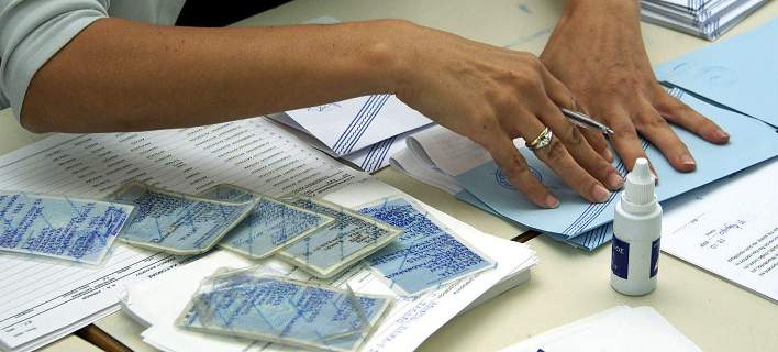 Κως: Ηλικιωμένη έδωσε 15.000 ευρώ σε αστυνομικό για να “πειράξει” την ταυτότητά της