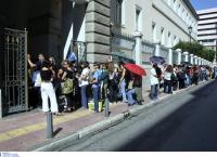 Θέατρο Τέχνης: Ατελείωτες ουρές για τα εισιτήρια των 3 ευρώ (pics)