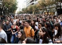 Μακεδονία Ελλάδα: Μαθητικό συλλαλητήριο στα Προπύλαια, ενάντια στις “εθνικιστικές καταλήψεις”