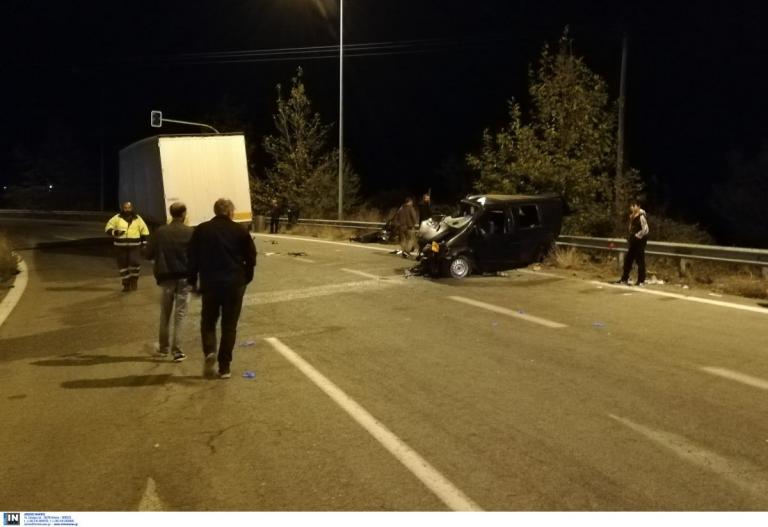 Τροχαίο δυστύχημα στη Θεσσαλονίκη: Νεκρό ένα αγοράκι τεσσάρων ετών από τη σύγκρουση φορτηγού με βαν (pics)