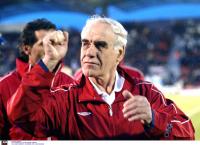 Αλέφαντος: Κανονικά αυτός πρέπει να μην κατέβει απ’ το αεροπλάνο – Που πας με αυτά τα μπούτια ρε;