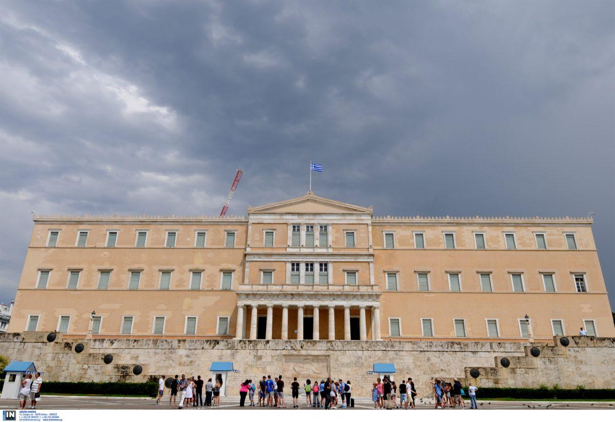 Περικοπή συντάξεων: Κατατέθηκε στη Βουλή το νομοσχέδιο για τη μη περικοπή τους
