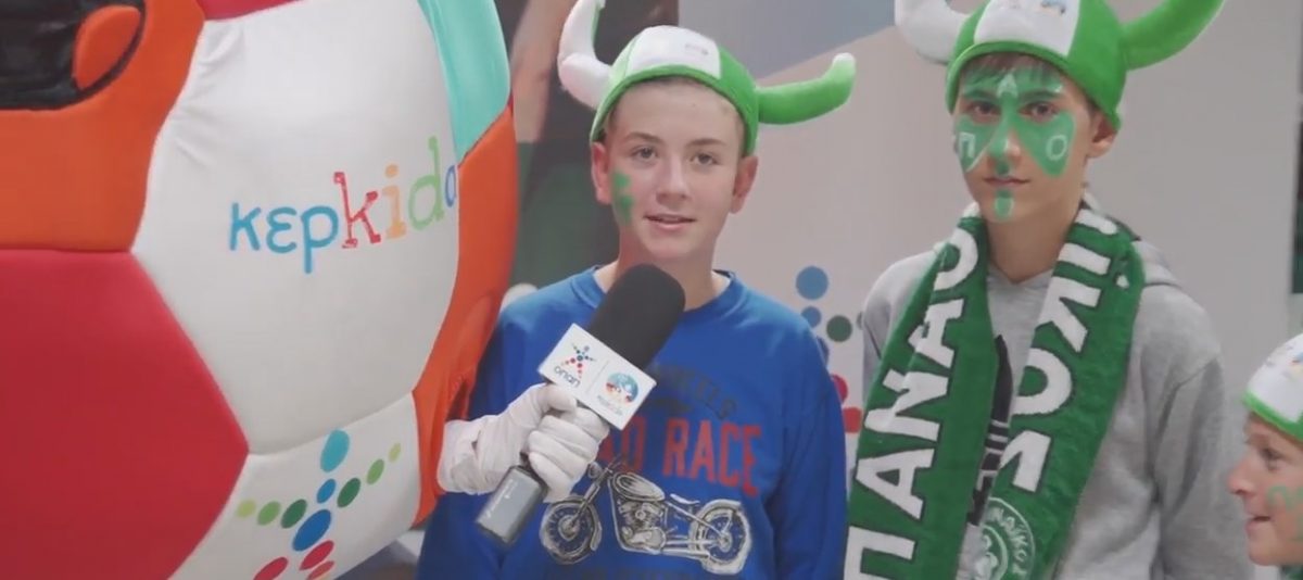 Οι μικροί δημοσιογράφοι της “Κερkidα ΟΠΑΠ” στριμώχνουν τον Δημήτρη Εμμανουηλίδη – Δείτε το απολαυστικό βίντεο