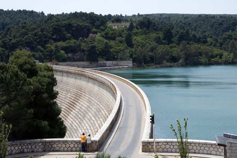 Λίμνη Μαραθώνα: Εκδρομή στον παράδεισο της Αττικής – Ιδανική επιλογή για μία μονοήμερη απόδραση (vid)