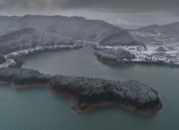 Πρώτα χιόνια: Στα λευκά τα βουνά της Ηπείρου – Εκπληκτικές εικόνες από τις Πηγές του Αωού (vid)