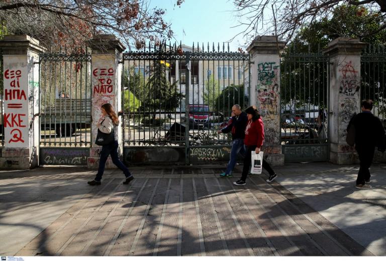 Τρεις προσαγωγές ακροδεξιών έξω από το Πολυτεχνείο