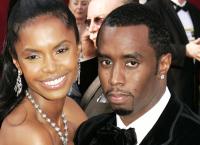 Kim Porter: Συντετριμμένος ο ράπερ Diddy στην κηδεία της πρώην συζύγου του (vid)