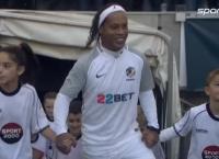 Ροναλντίνιο:”Μάγεψε” το κοινό της Φρανκφούρτης