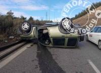 Ανατροπή αυτοκινήτου Θεσσαλονίκη: Από θαύμα σώθηκε ο οδηγός (pics)
