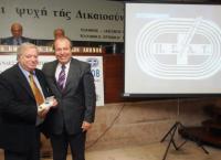 Πέθανε ο Νίκος Αντωνιάδης