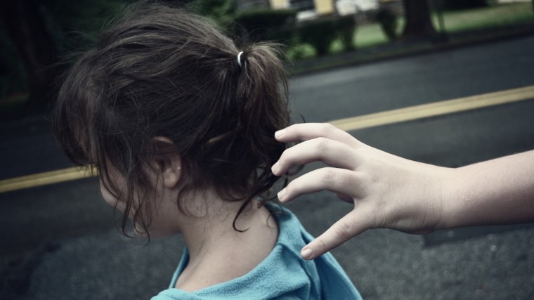 Απίστευτη ιστορία: Το κόλπο που της έμαθε η μαμά της, έσωσε το 10χρονο κορίτσι από την απαγωγή