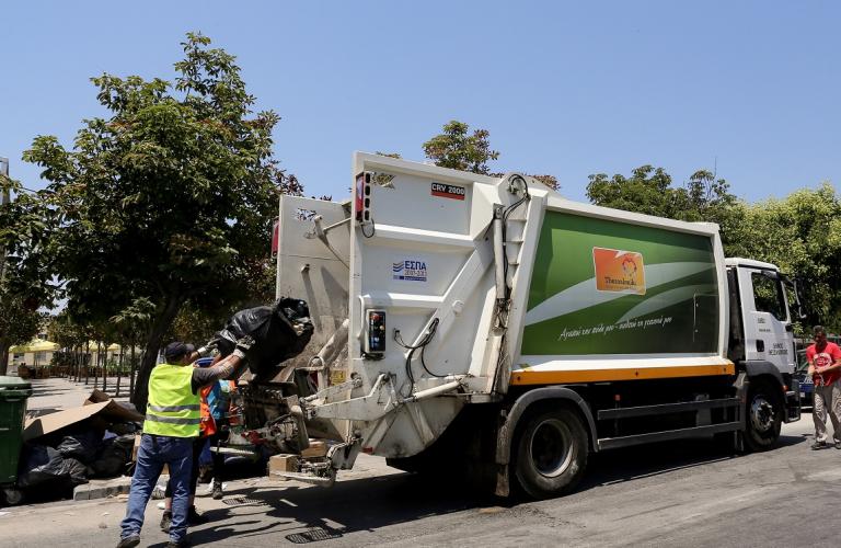 Τροχαίο απορριματοφόρου: Μάχη για τη ζωή του δίνει δημοτικός υπάλληλος