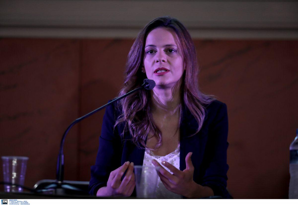 Αχτσιόγλου: Τον Γενάρη η αύξηση του κατώτατου μισθού