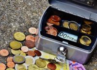 Εύκολη αποταμίευση: Πώς να βάλετε 1.500 ευρώ στην άκρη σε ένα χρόνο