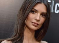 Emily Ratajkowski: Η πόζα με το “καυτό” μαγιό που έριξε το Instagram (pics)