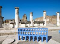 «Η πόλη είναι κινητή»: Σειρά επίπλων εμπνευσμένα από την κλασική αρχαιότητα