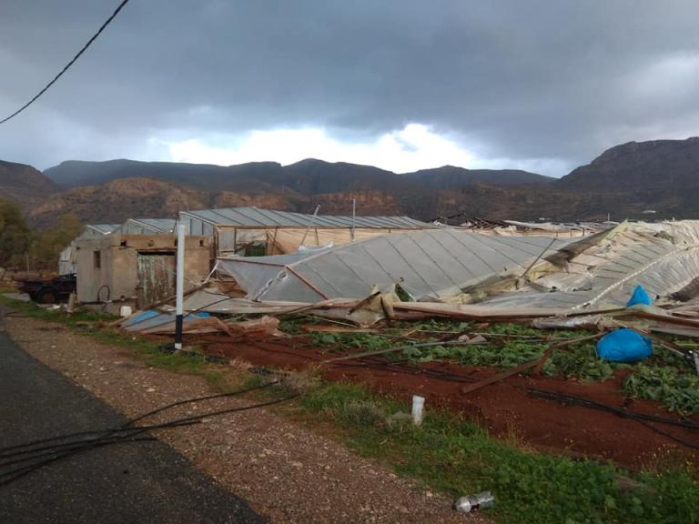 Υδροστρόβιλος Κρήτη: Σάρωσε θερμοκήπια και δέντρα στο πέρασμά του (pics)