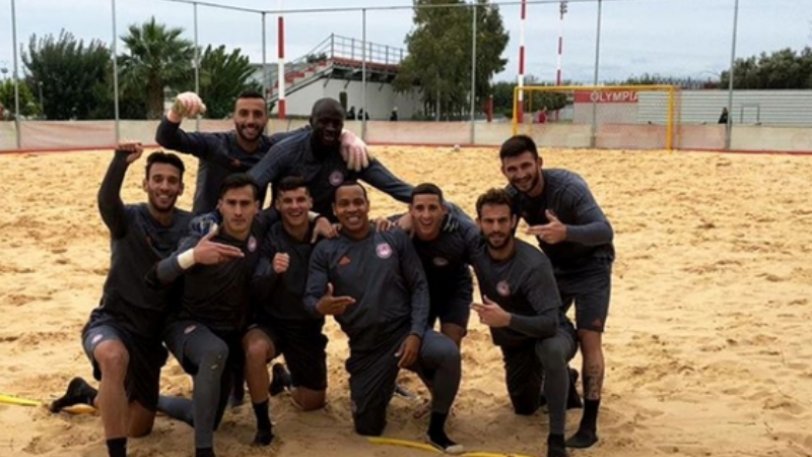 Ολυμπιακός: Έπαιξαν beach soccer οι ερυθρόλευκοι (pic)