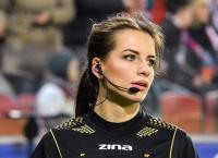 Καρολίνα Μπογιάρ: Αυτή είναι η πιο σέξι διαιτητής στον κόσμο (pics)