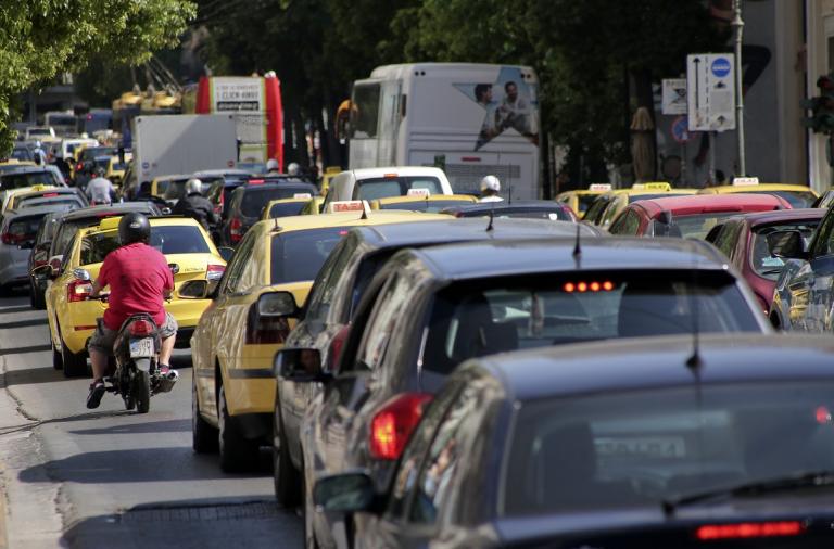 Τροχαίο στην παραλιακή: Κυκλοφοριακό κομφούζιο στους δρόμους