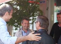 Κυριάκος Μητσοτάκης: Η “βόλτα” και τα απρόοπτα στη γειτονιά του Μοσχάτου (pics)