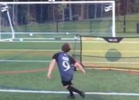 Μικρός… Μπέκαμ: Ο μπόμπιρας που στέλνει την μπάλα όπου ακριβώς θέλει (vid)