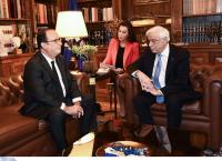 Συνάντηση Παυλόπουλου – Ολάντ: Ιστορικής σημασίας ο ρόλος του ΠτΔ για την παραμονή της Ελλάδας στην Ευρωζώνη (pics)