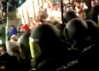 Μπέτις – Ολυμπιακός: Άγρια επίθεση Ισπανών αστυνομικών σε φιλάθλους των “ερυθρόλευκων” (vid)