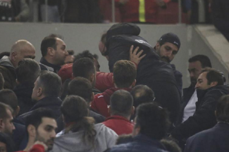 Ολυμπιακός – Παναθηναϊκός: Φίλαθλος κατέρρευσε στο «Γ. Καραϊσκάκης» – Μάχη για τη ζωή του