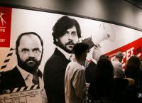 Θεατρικές παραστάσεις Αθήνα 2018: “Πέτρες στις τσέπες του” στο Θέατρο ΑΝΕΣΙΣ! (pics)