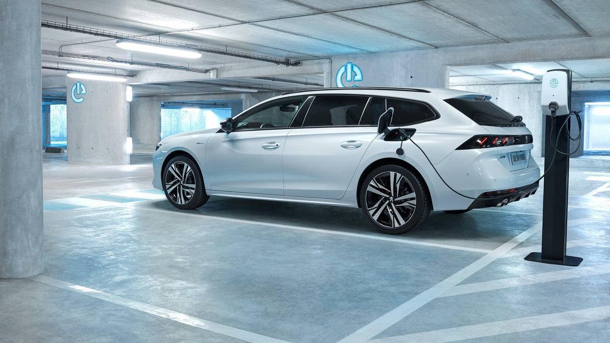 Peugeot: Plug-in υβριδικά 3008 και 508