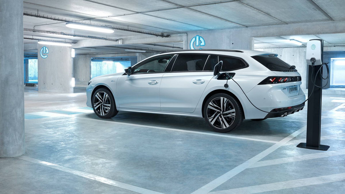 Peugeot: Plug-in υβριδικά 3008 και 508